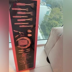 Glitz and glam Pink bling viral brushes